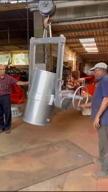 Foundry Lip Pouring Crane Ladle смотреть онлайн