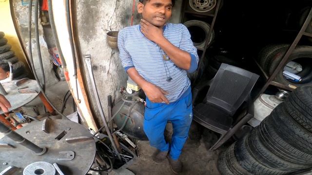 Cheapest Tyres and Bike's Market in Chandigarh//Market Sec 45 and Mohali @RideOnTwoWheels смотреть онлайн