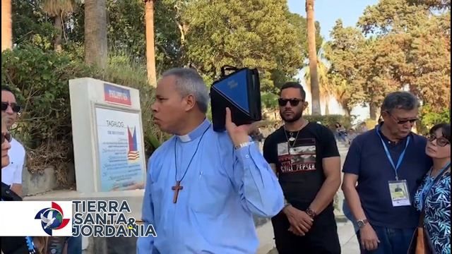 Padre Chelo predica y ora en el #MonteDeLaBienaventuranza смотреть онлайн