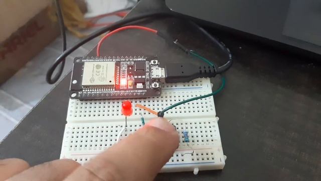 (Demo) ESP32 ESP8266 Micropyhton: Control LED with a Push Button смотреть онлайн