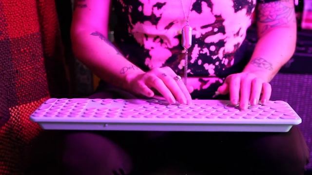 ASMR: KEYBOARD UNBOXING (Crinkles | Tapping | Typing | Whispering) смотреть онлайн