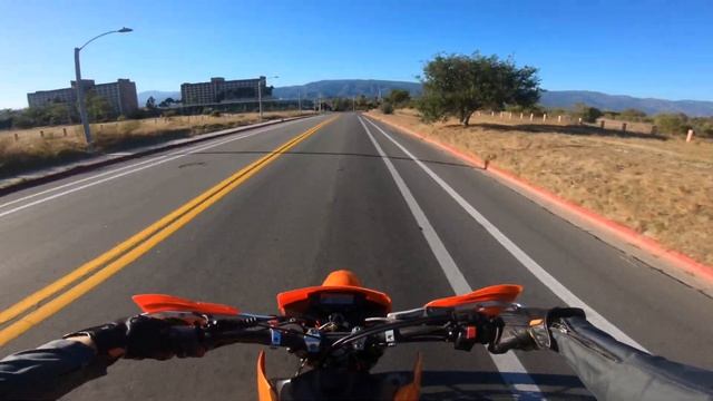 Henry DOESN'T film first GoPro ride on the DUKE! *TEST* смотреть онлайн