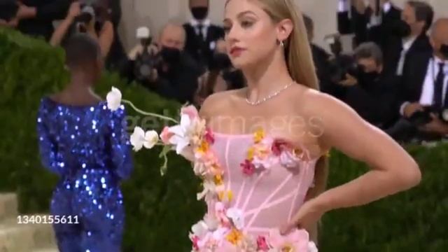 Lily Reinhart Met Gala Scene Pack смотреть онлайн