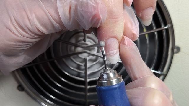 Нежный дизайн ногтей. Постоянные отслойки.