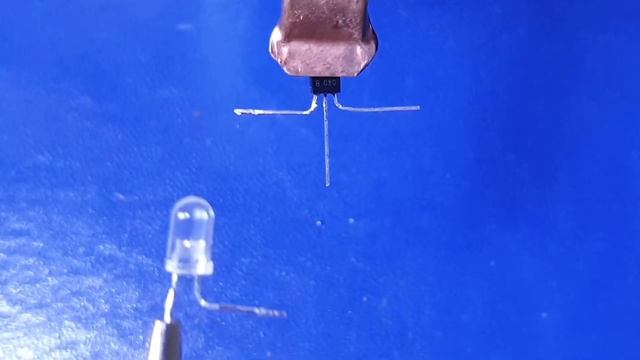 Circuit electronique simple avec TRANSISTOR , LED , DIODE, RESISTANCE. смотреть онлайн