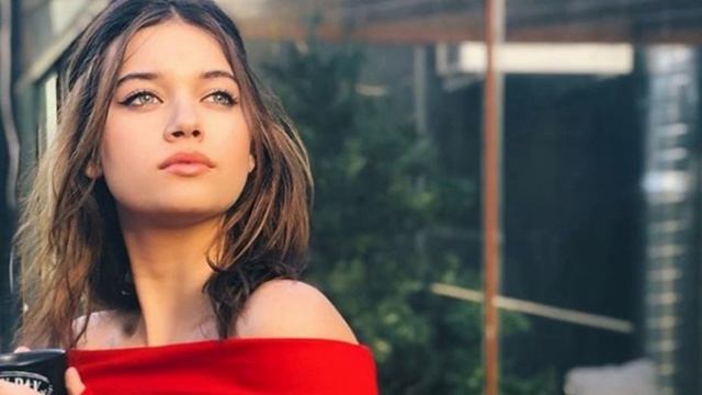 Protagonistas de YALI ÇAPKINI | Afra Saracoglu | Mert Ramazan Demir смотреть онлайн