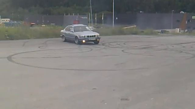 Bmw 520 e34 donuts 1 смотреть онлайн