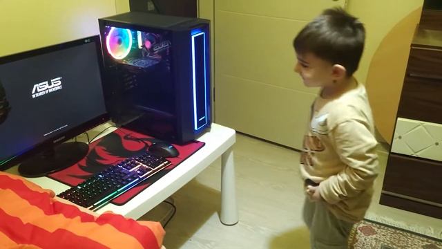 Rampage GRAND 600W 80 Plus Bronze Temper Camlı 14cm RGB Fan+Led Şeritli Gaming Oyuncu Kasası смотреть онлайн