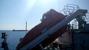 Сброс спасательной шлюпки