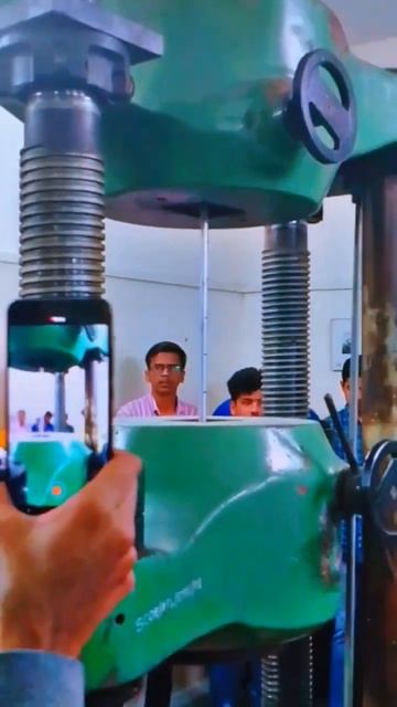 UNIVERSAL TESTING MACHINE 🥂🧑🔧 PART:-1 #UTM #mechanical #engineering #shorts смотреть онлайн