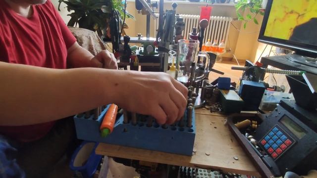 Закрутка 410 их гладких патрончиков, сверлильным станочком смотреть онлайн