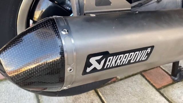 Vespa 300 GTS Akrapovic exhaust sound without DB killer смотреть онлайн