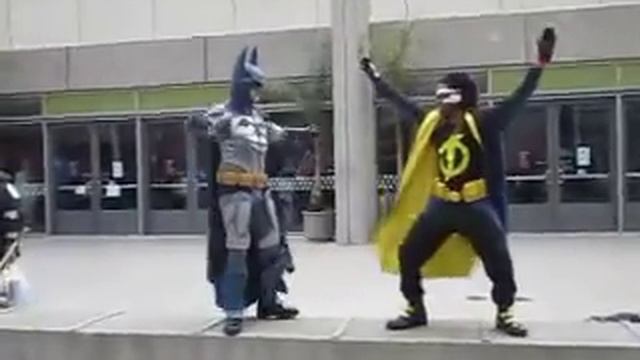 SacAnime 2013 -- Batman, Static Shock, and The Joker Gangnam Style Dance смотреть онлайн