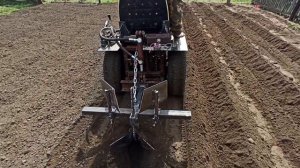 Борозды под картошку самодельным минитрактором | Furrows under potatoes with a homemade minitractor