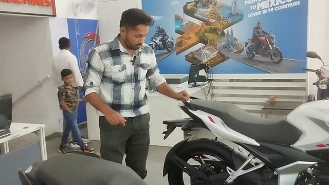Bajaj Pulsar N150 VS Bajaj Pulsar N160 Ajay Sheoran #BiTube смотреть онлайн