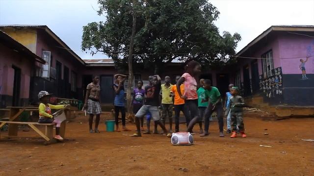 Osobola (Official Dance Video) Triplets Ghetto Kids смотреть онлайн