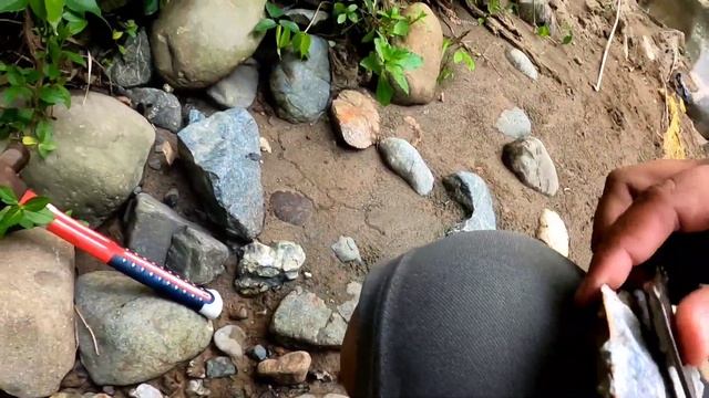 Siapa sangka batu hitam inidalamnya kristal tembus dan ada keongnya смотреть онлайн