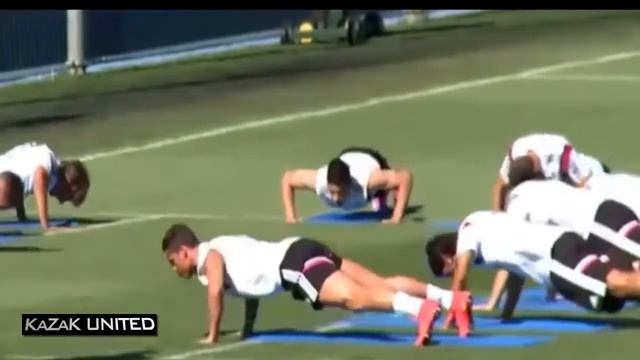 Как отжимается Криштиану Роналду смотреть онлайн