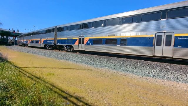 Amtrak CDTX 2107 leading Capital Corridor 743 at Sacramento CA #amtrakcalifornia смотреть онлайн