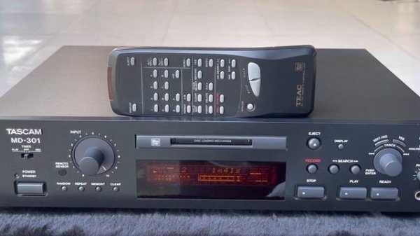 DECK MINIDISC TASCAM :: MD-301 (remote)