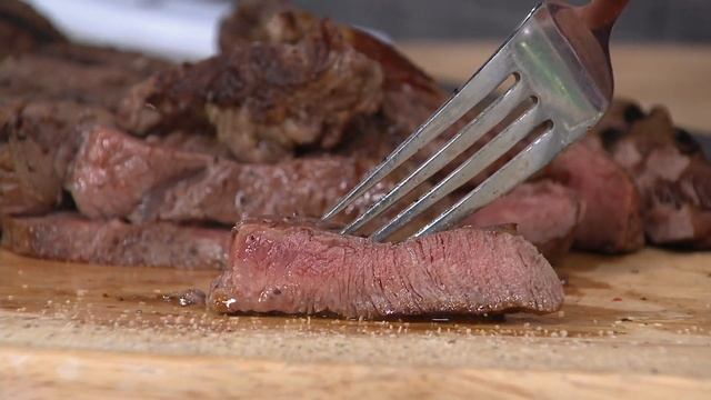 Kansas City (12) 2-oz Medallions & (3) 1-lb Packs Tenderloin Tips on QVC смотреть онлайн