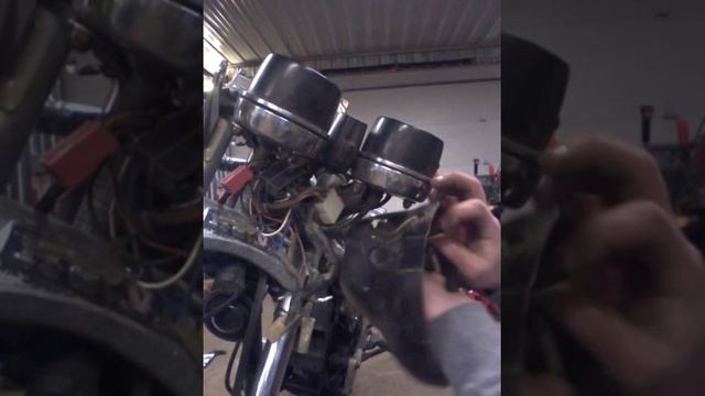 Removing and Inspecting the Headlight and Wiring from an Old Motorcycle ( Honda CM400 1981) смотреть онлайн