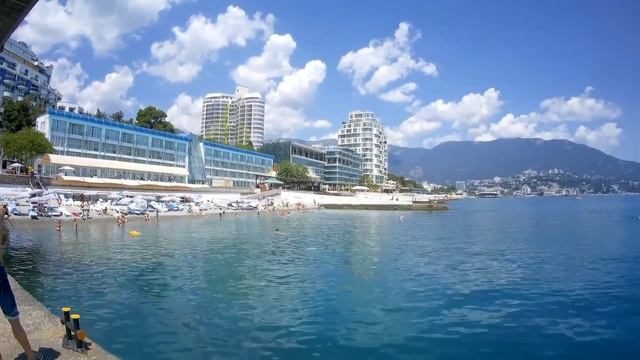 Прогулка по набережной Ялты, Крым, начало лета смотреть онлайн