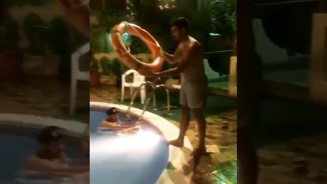 Mannequin Challenge 7 July 17 in Bahrain Al Herz Swimming pool смотреть онлайн