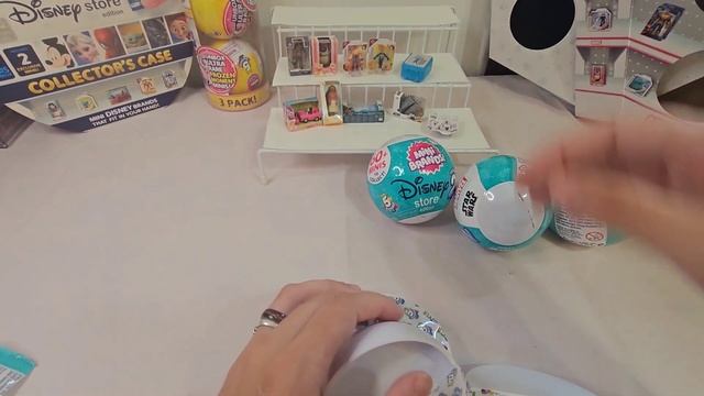 Disney Store Mini brands Seriers 2! смотреть онлайн