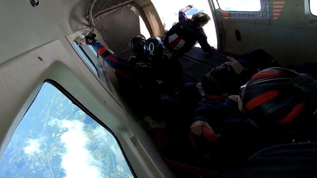 Shuyang Feng's Tandem skydive! смотреть онлайн