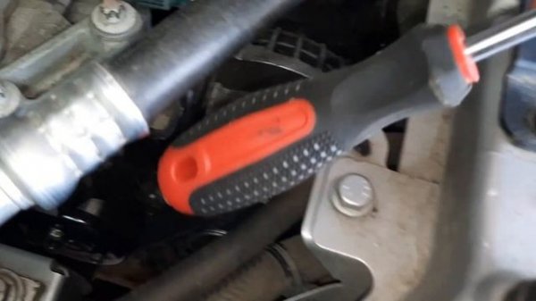 Двигатель Н4М, как одному одеть ремень приводов без приспособлений.