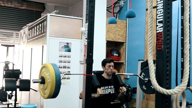 Os ENSEÑO mi NUEVA SAFETY BAR para SENTADILLA 🔥 смотреть онлайн