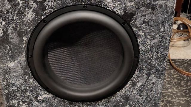 #1 ultimax 12" 600w rms 1200w peak in a 2.0 cf sealed enclosure. смотреть онлайн
