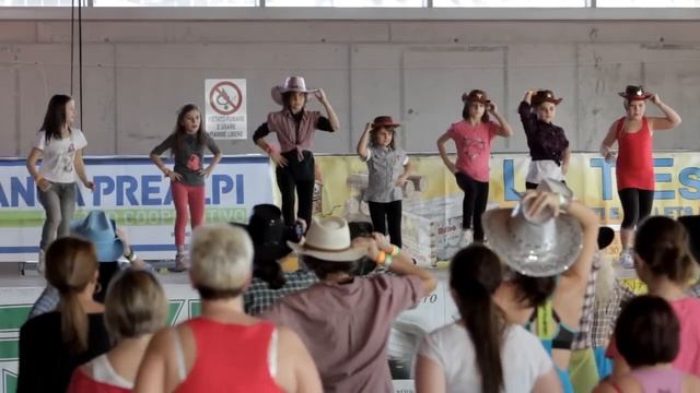 Zumba with Elisa Grassi_ Taki Country смотреть онлайн