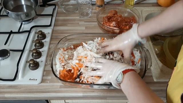 Najpyszniejszy kurczak zapiekany na kapuście i ryżu. Obiad dla całej rodziny. смотреть онлайн