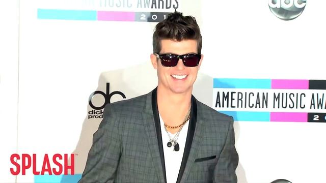 Robin Thicke Accused of Spanking and Punching His Six-Year-Old Son | Splash News TV смотреть онлайн