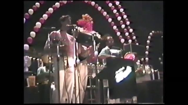 Jimmy Weber & The Sounds - Erie Polka Days 1990 - Be My Baby. смотреть онлайн