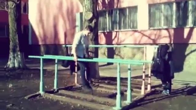 Выход в стойку на брусьях. Street Workout смотреть онлайн