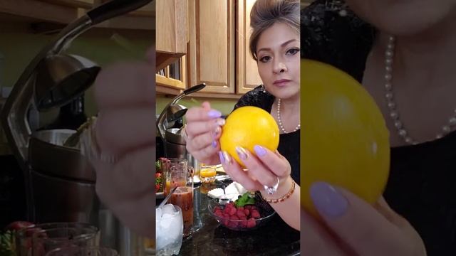 2/2 Infused fruits with Kangen water & orange juice Breville Citrus juicer смотреть онлайн