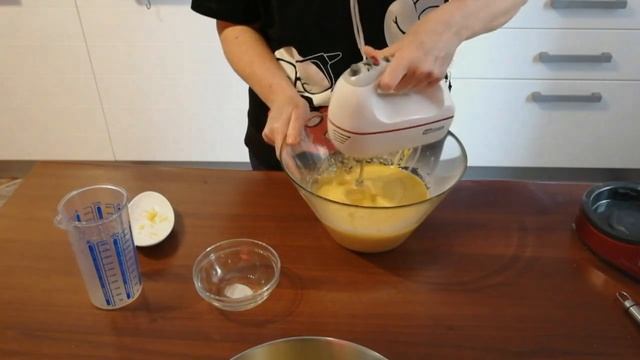 CHIFFON CAKE o Ciambellone Americano: la ricetta che lo rende Alto Soffice e Irressistibile! смотреть онлайн