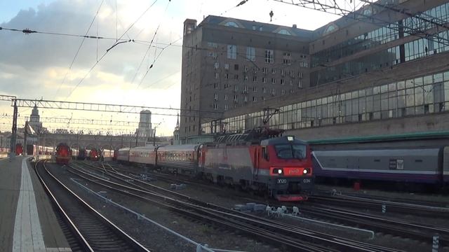 Электровоз ЭП20-034 с фирменным поездом Тихий Дон №20 Москва - Ростов-на-Дону смотреть онлайн