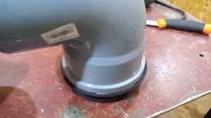 Соединение труб воздуховодов (вытяжки) и сантехнических  (канализационных) труб.