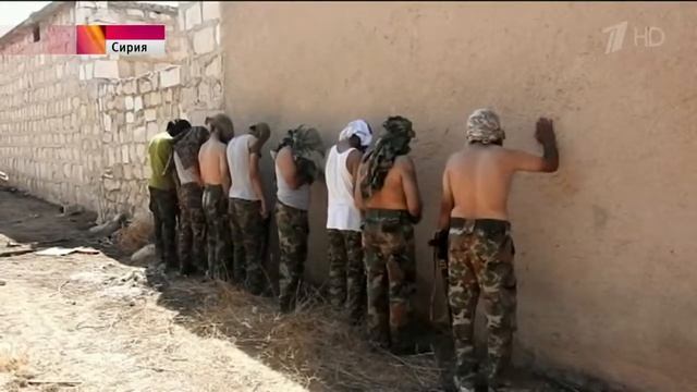 Жители Алеппо спасаются от террористов через гуманитарные коридоры смотреть онлайн