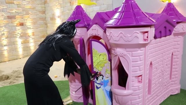 Valentina finge Brincar de ser princesa e salva todos da bruxa смотреть онлайн