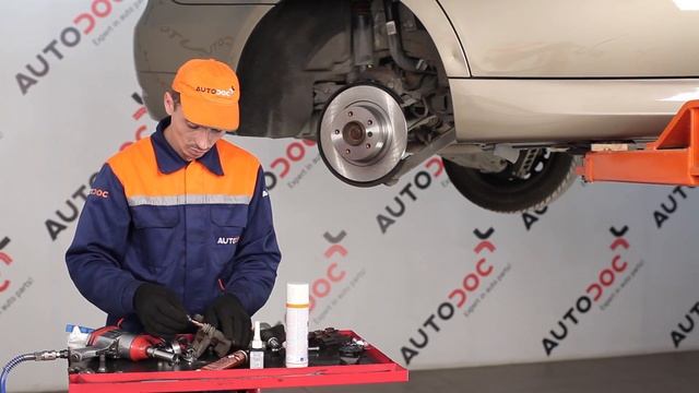 BMW 3 E90 hátsó féktárcsák és fékbetétek csere ÚTMUTATÓ | AUTODOC смотреть онлайн