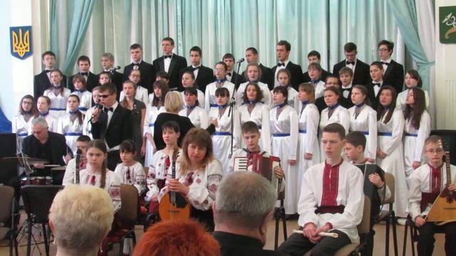 И Крутой "Добрый воин" исполняет хор старших классов. смотреть онлайн