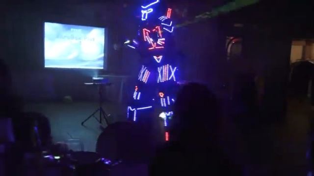 Compleanno con robot led Predator alien laser show - ristorante La Catena di Sermoreta смотреть онлайн