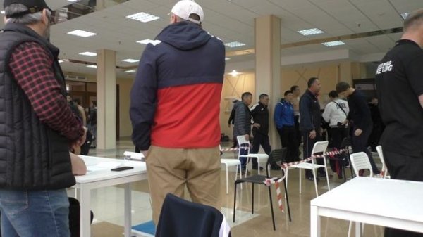 Взвешивание борцов до 100 кг.