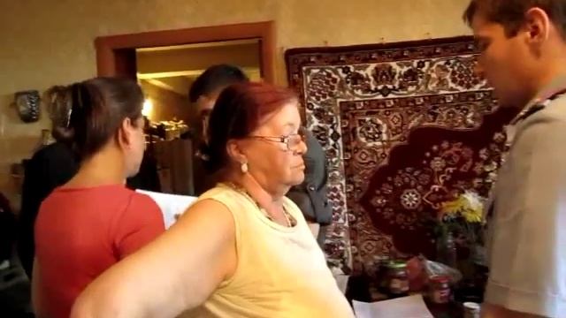 Рейдеры во главе с полицией захватывают квартиру смотреть онлайн