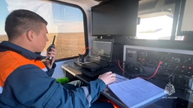 Специалисты МЧС России продолжают работу в пострадавших от паводка регионах смотреть онлайн